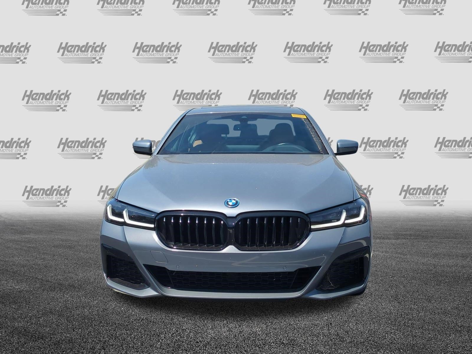 2023 BMW 5 Series 530e photo 2