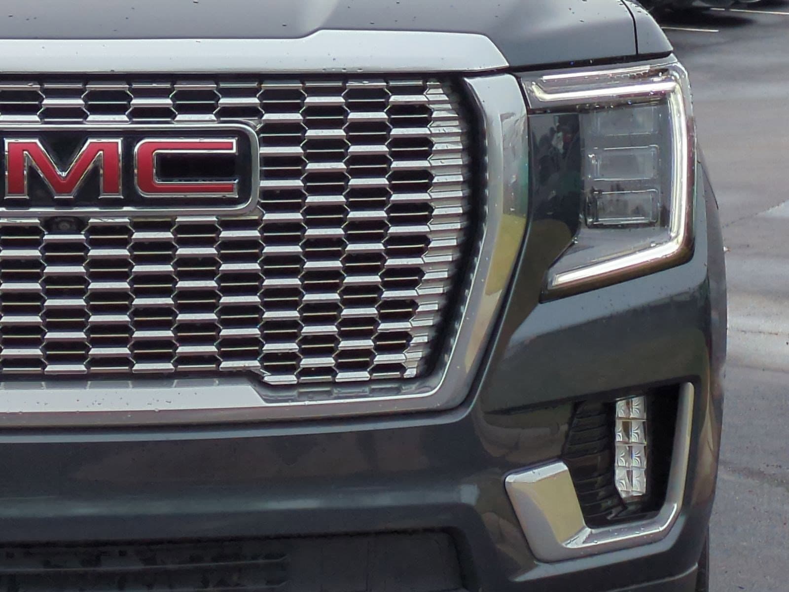 2021 GMC Yukon Denali photo 5