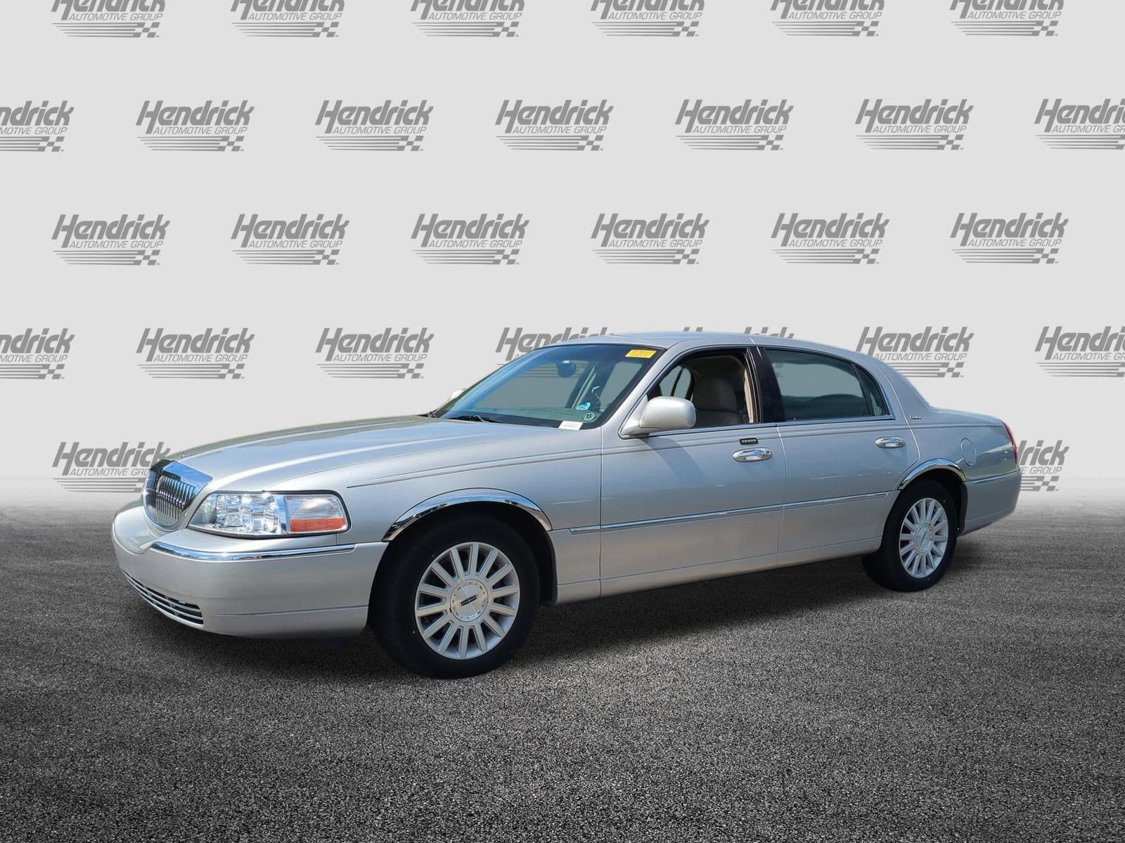 2003 Lincoln Town Car Executive photo 4