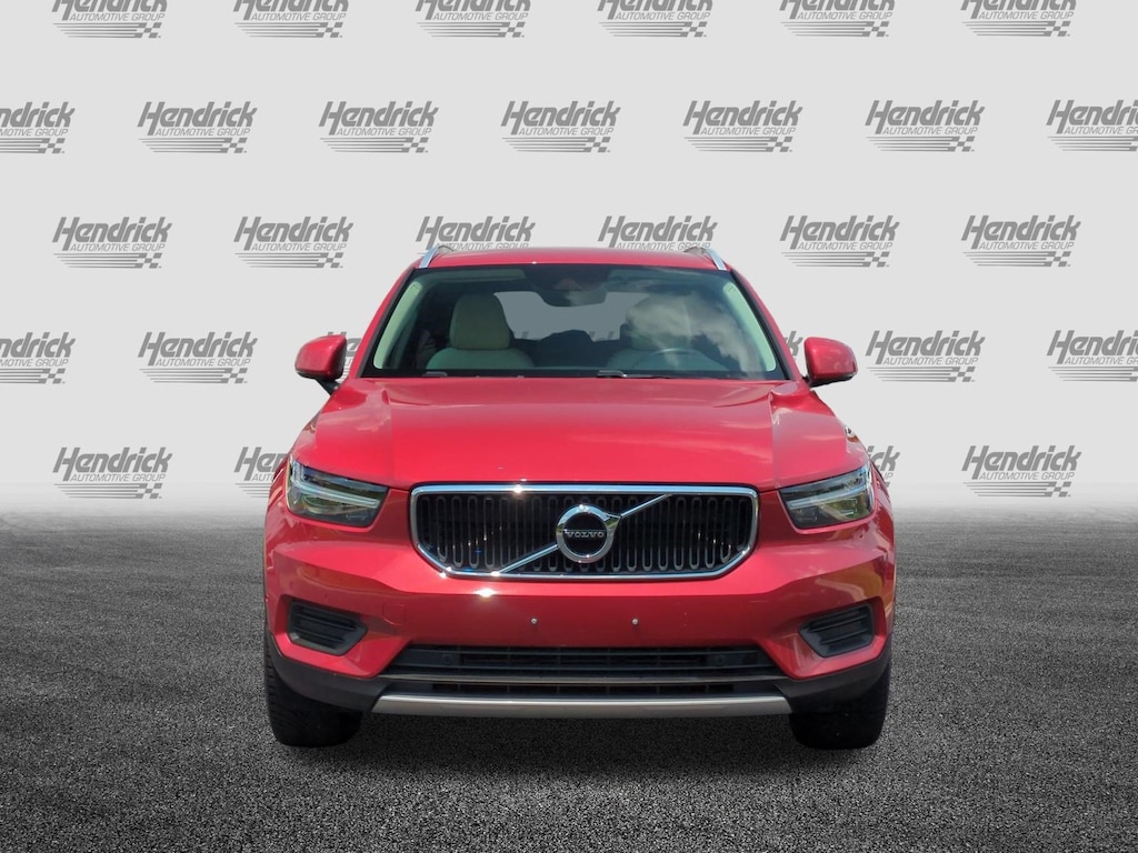Used 2019 Volvo XC40 Momentum SUV