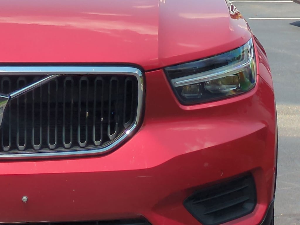 Used 2019 Volvo XC40 Momentum SUV