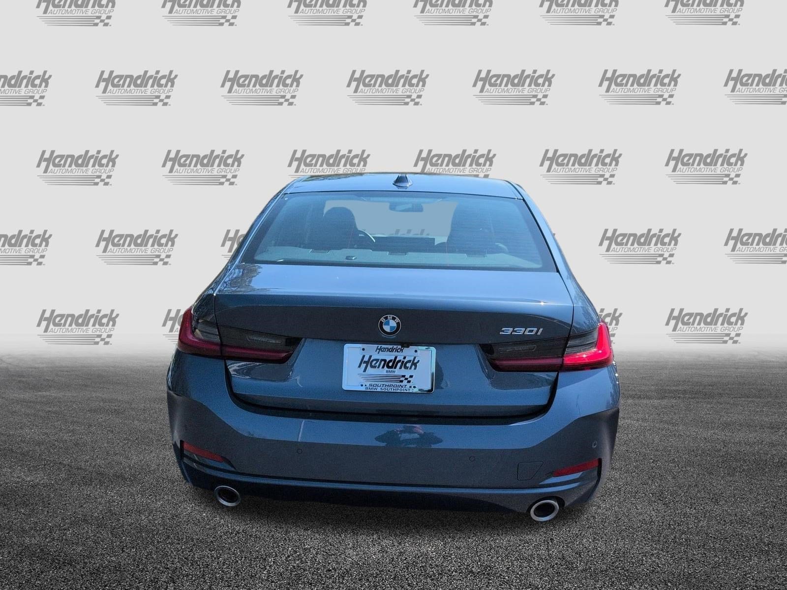 2025 BMW 3 Series 330i photo 3