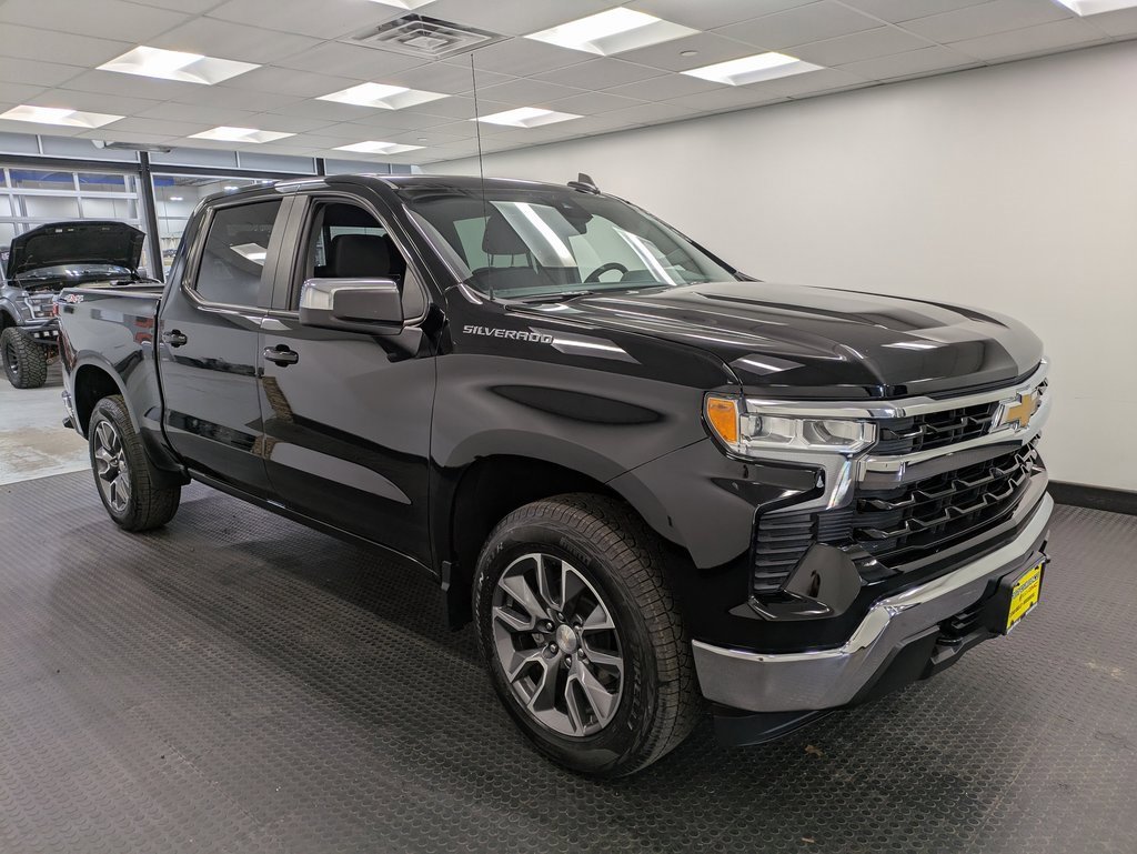 2023 Chevrolet Silverado 1500 LT photo 3