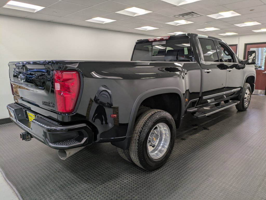 2024 Chevrolet Silverado 3500HD High Country photo 4