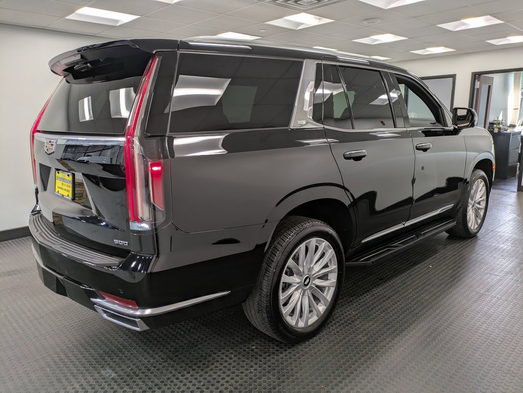 2024 Cadillac Escalade Luxury photo 2