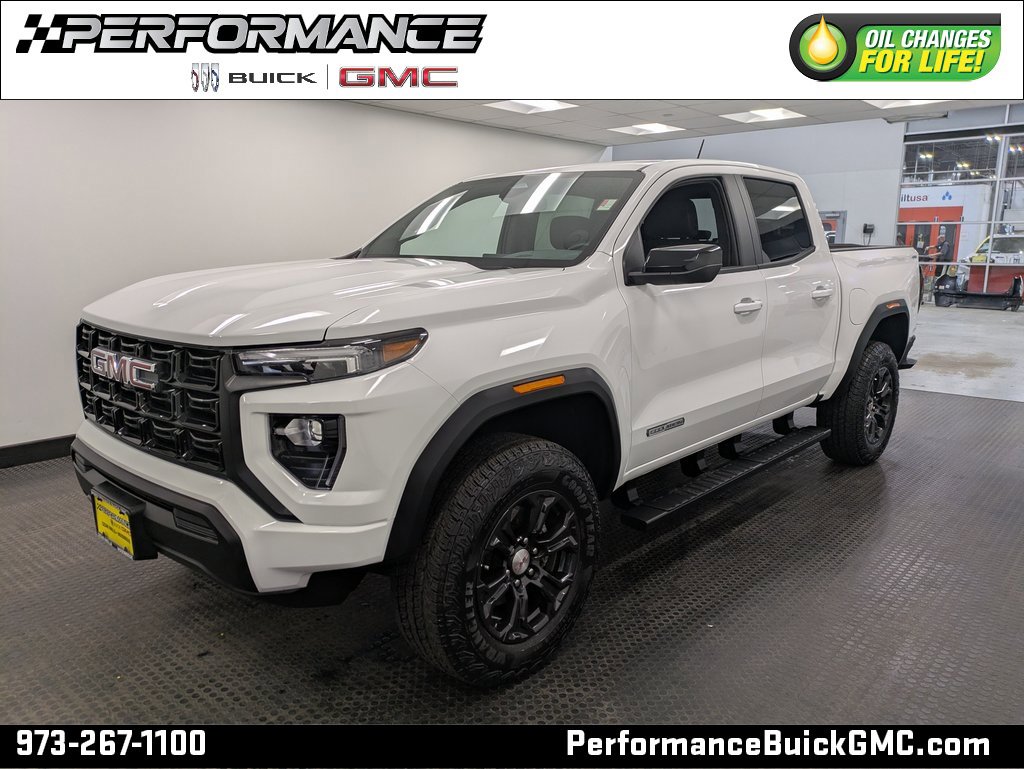 2024 GMC Canyon Elevation's photo