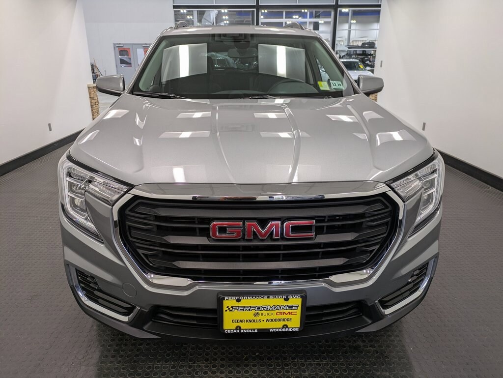 Used 2024 GMC Terrain SLE SUV