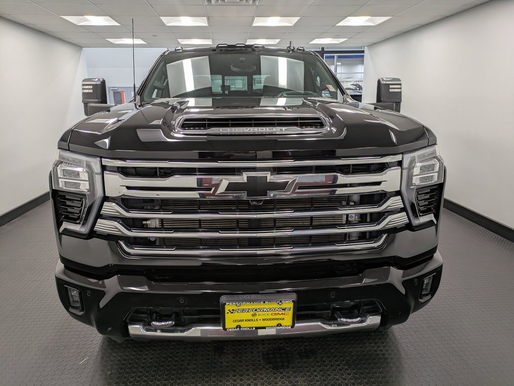 2024 Chevrolet Silverado 3500HD High Country photo 2