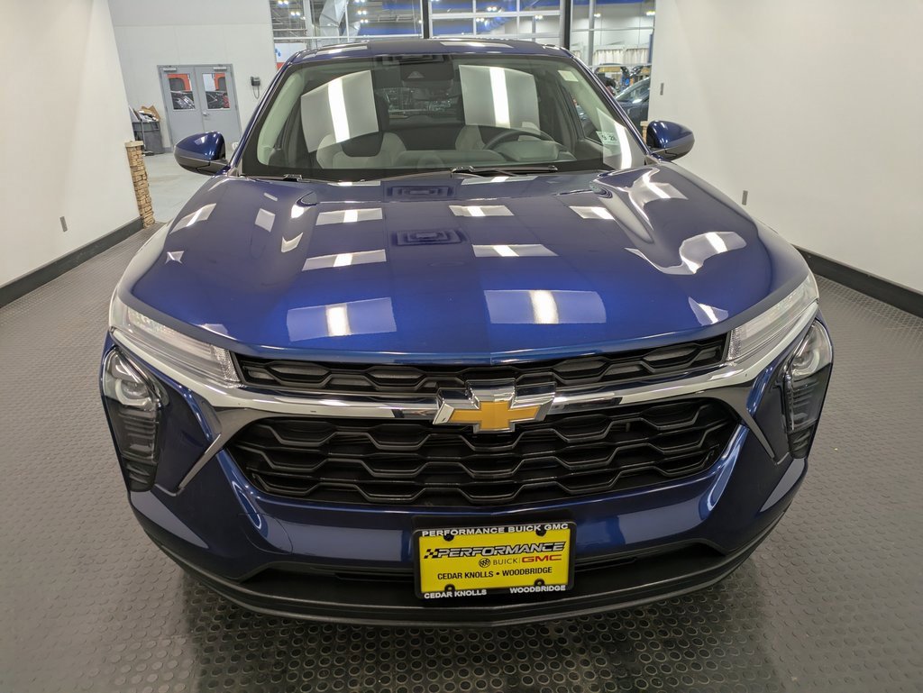 2024 Chevrolet Trax LS photo 2