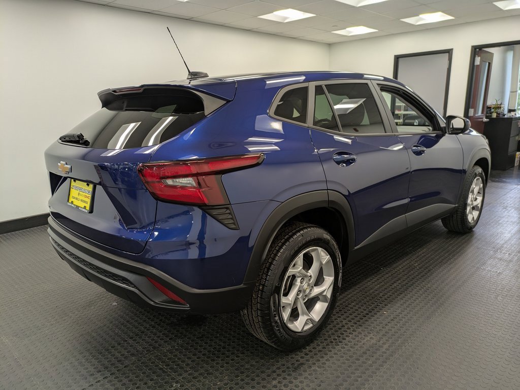 2024 Chevrolet Trax LS photo 4