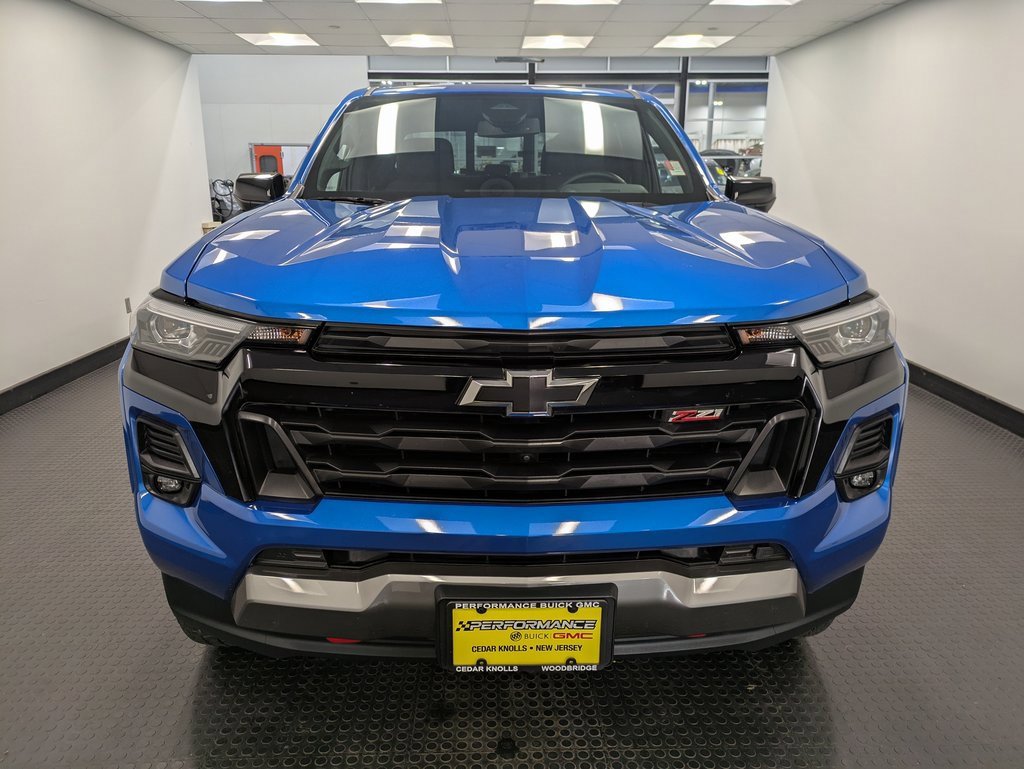 2023 Chevrolet Colorado Z71 photo 2