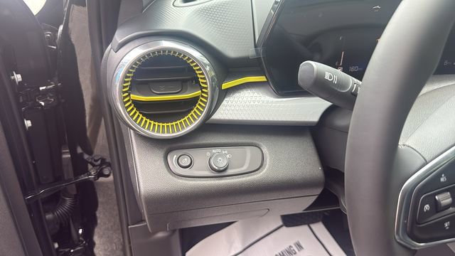 2025 Chevrolet Trax LT - Photo 14