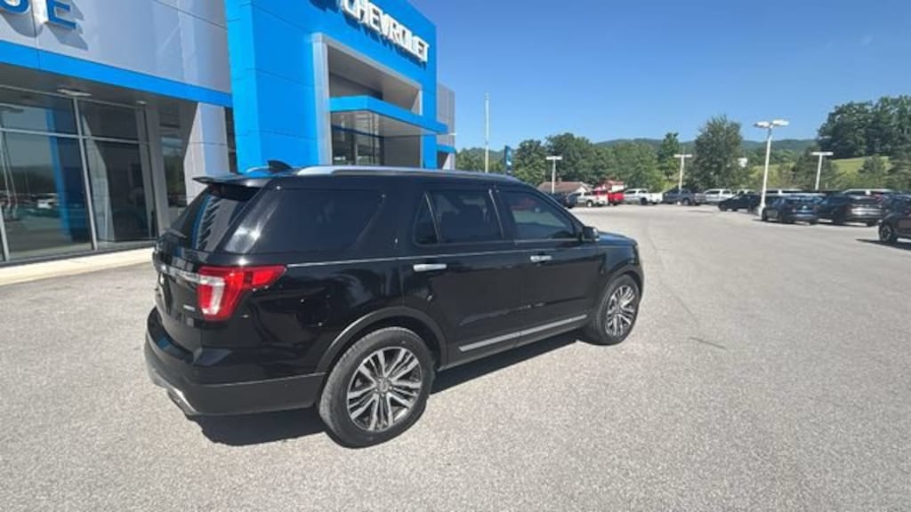 Used 2017 Ford Explorer Platinum SUV