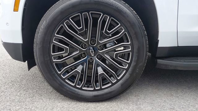 2026 Chevrolet Suburban Premier - Photo 9