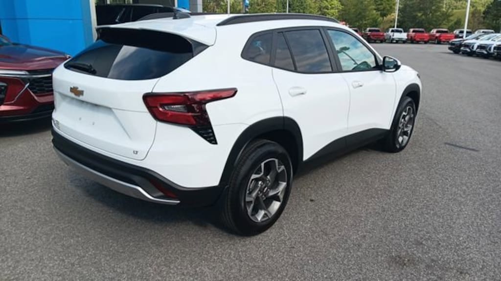 New 2025 Chevrolet Trax LT SUV