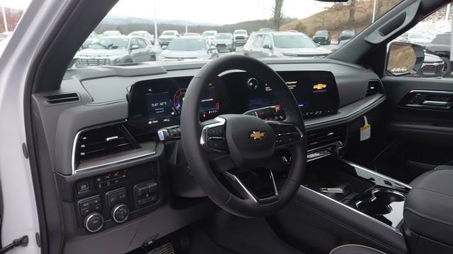 2026 Chevrolet Suburban Premier - Photo 13