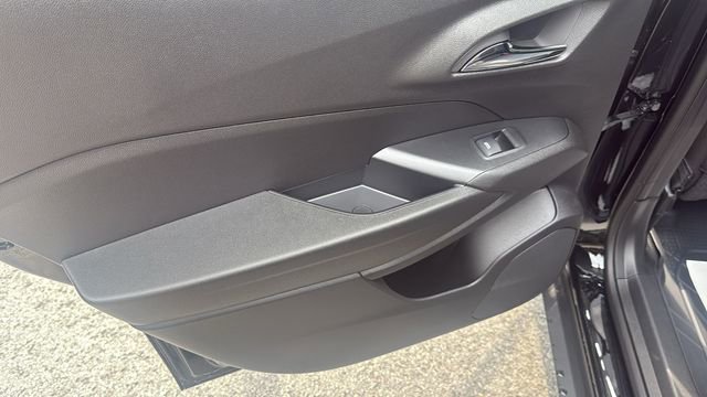2025 Chevrolet Trax LT - Photo 21