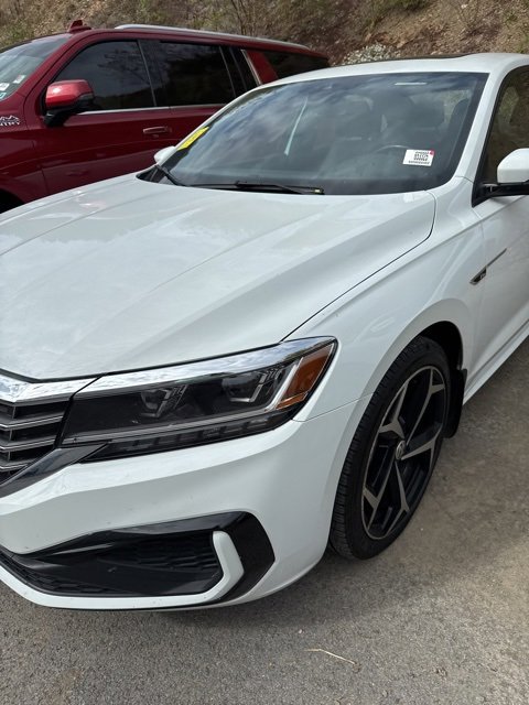 2022 Volkswagen Passat 2.0T R-Line photo 2