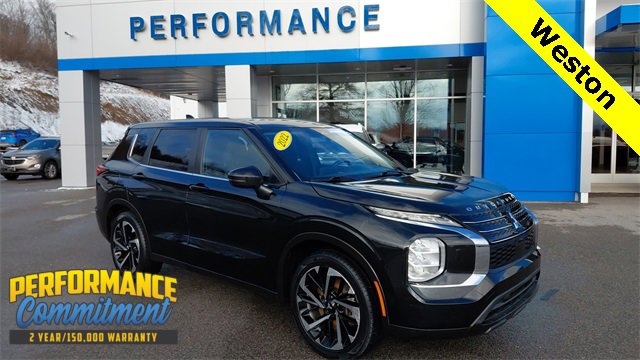 2022 Mitsubishi Outlander ES's photo