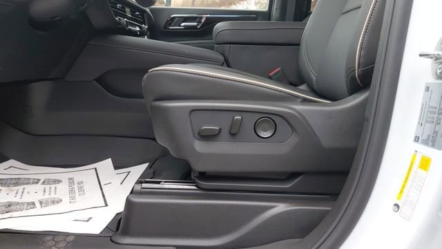 2026 Chevrolet Suburban Premier - Photo 12