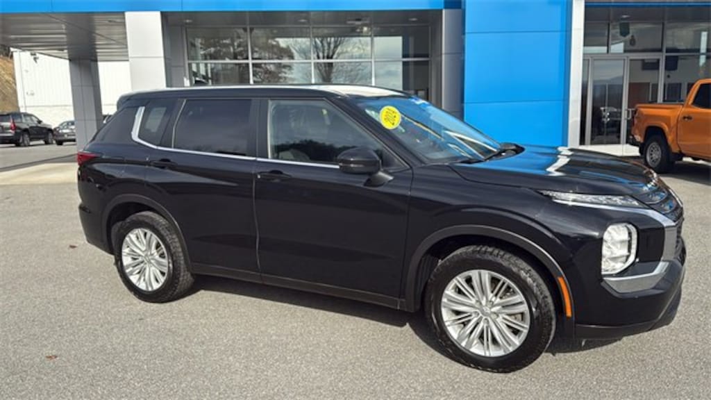 Used 2024 Mitsubishi Outlander ES SUV