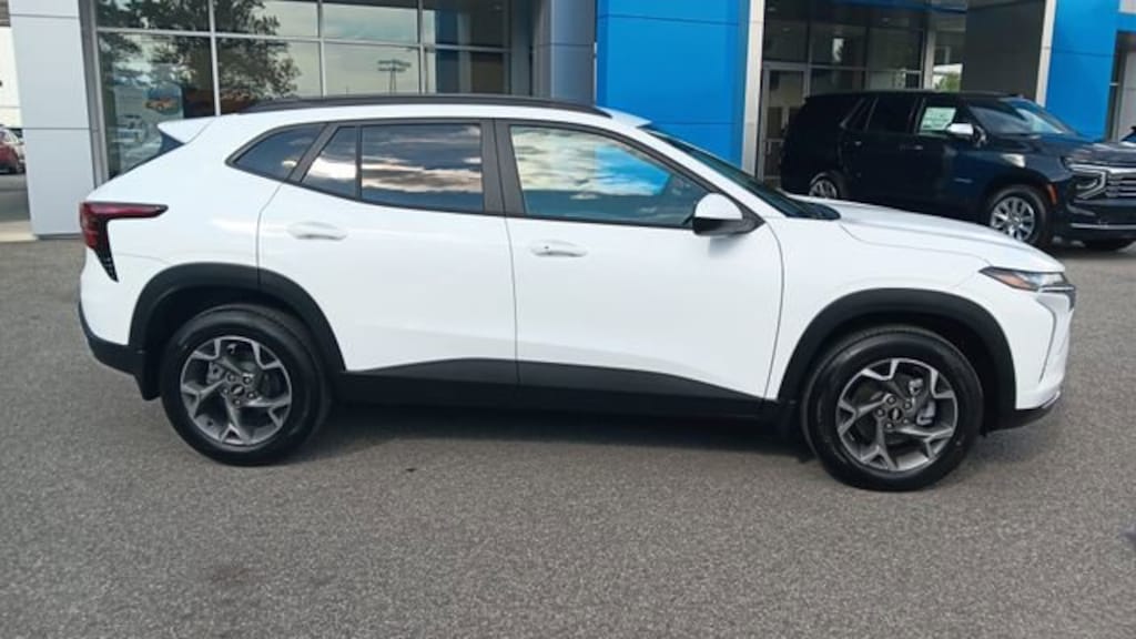 New 2025 Chevrolet Trax LT SUV