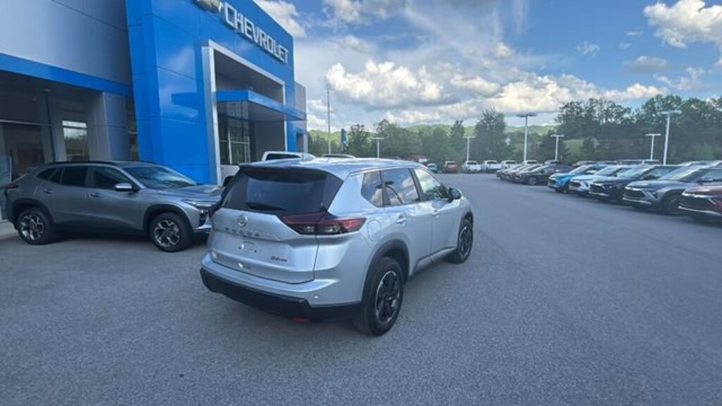 Used 2024 Nissan Rogue SV Intelligent AWD SUV