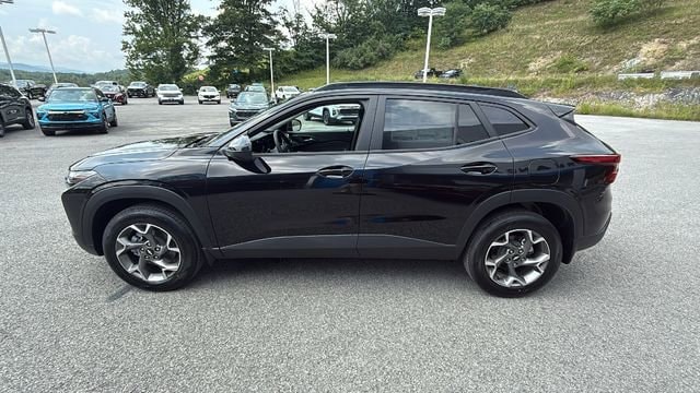 2025 Chevrolet Trax LT - Photo 6