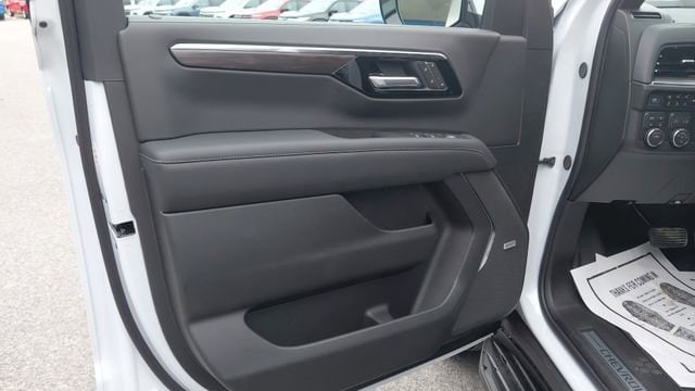 2026 Chevrolet Suburban Premier - Photo 11