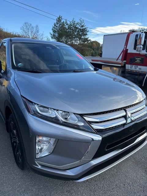 2020 Mitsubishi Eclipse Cross SE photo 3
