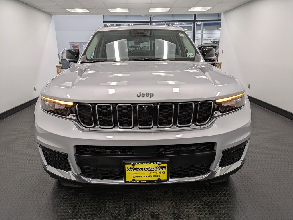 2022 Jeep Grand Cherokee Limited photo 2