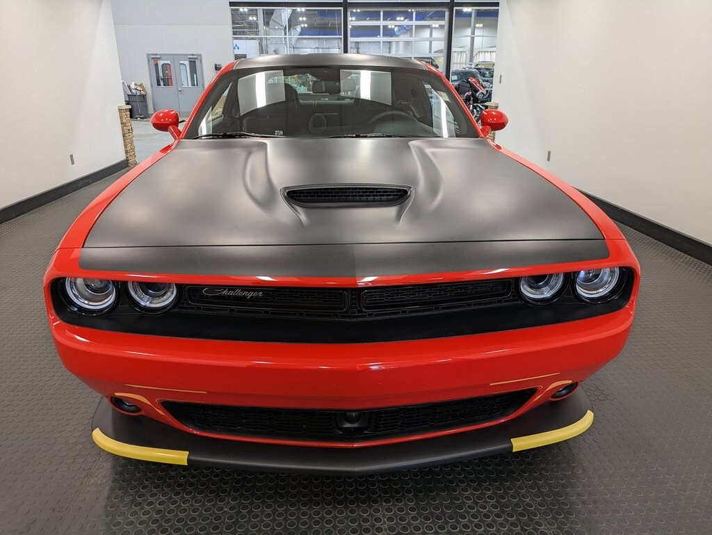2023 Dodge Challenger R/T photo 2