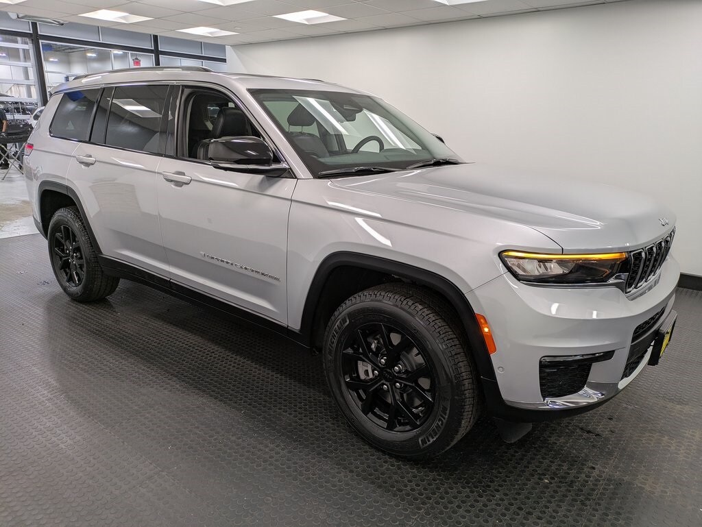 2022 Jeep Grand Cherokee Limited photo 3