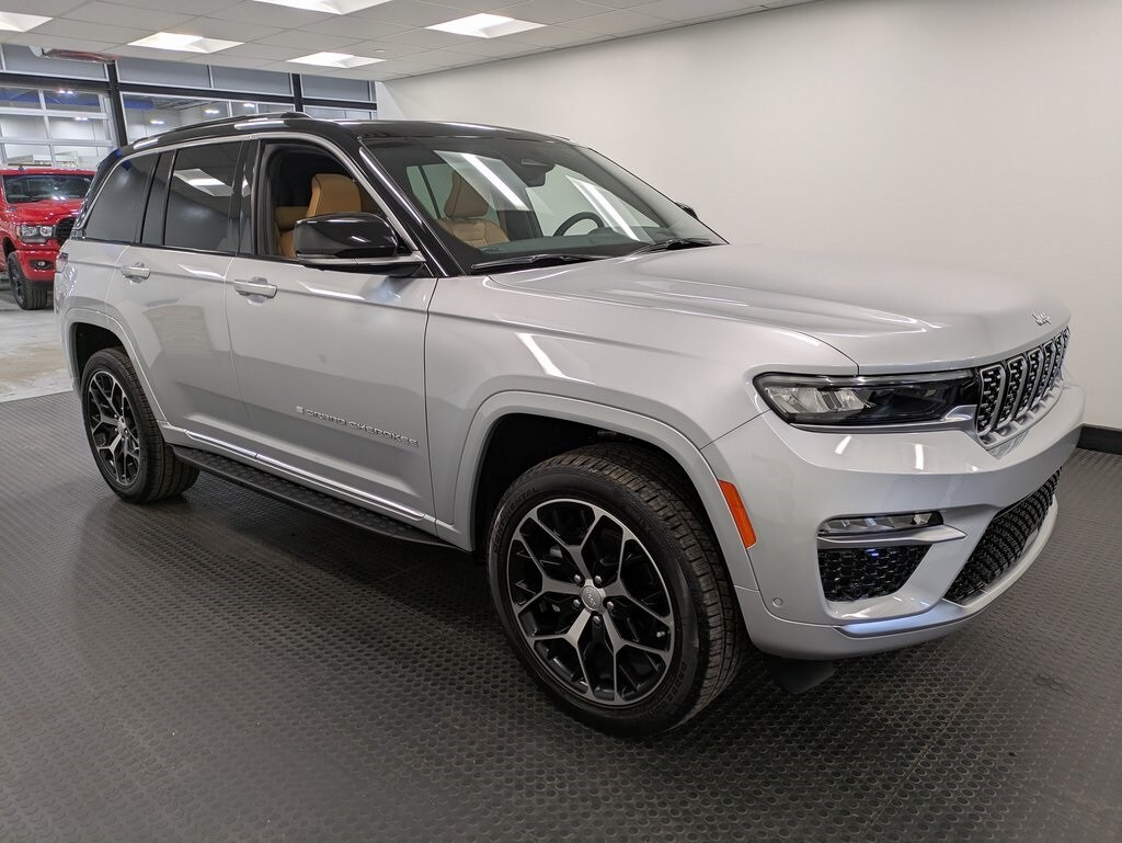 2024 Jeep Grand Cherokee Summit Reserve photo 3