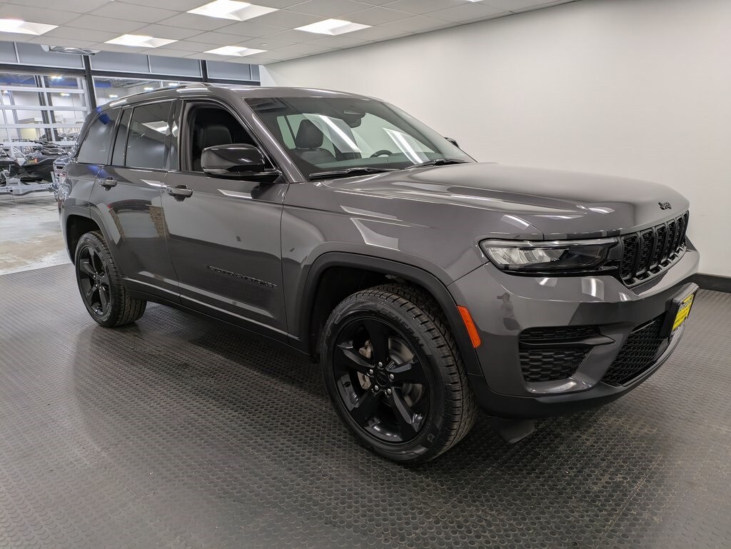 2023 Jeep Grand Cherokee Altitude X photo 2