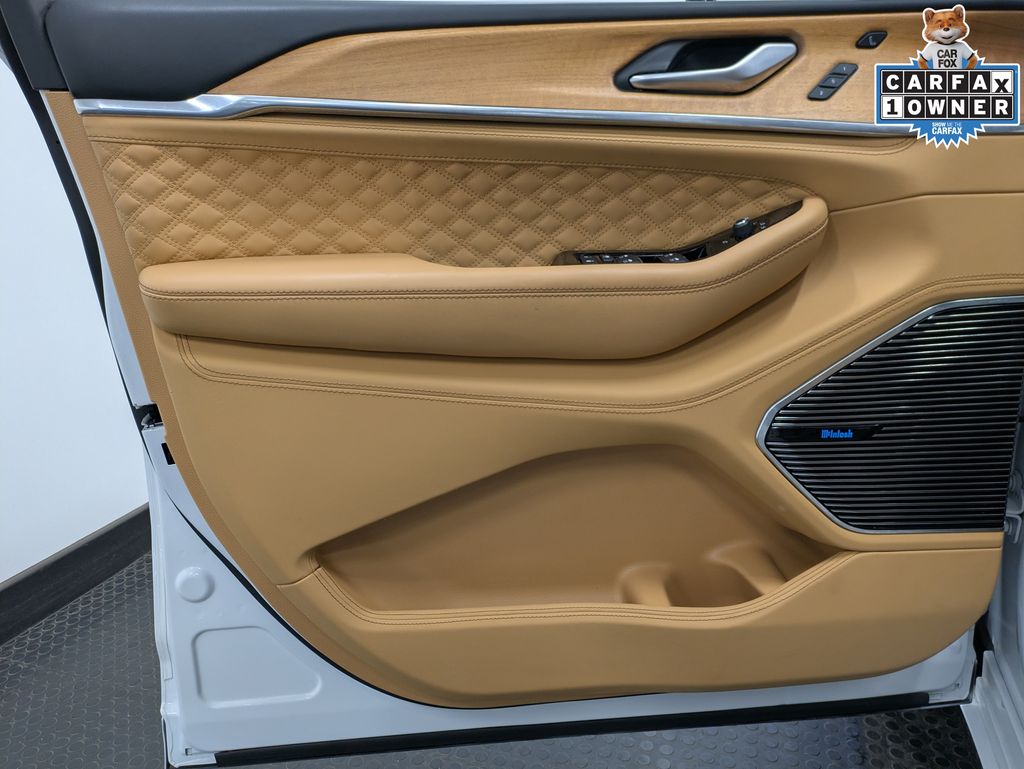 2025 Jeep Grand Cherokee L Summit photo 3