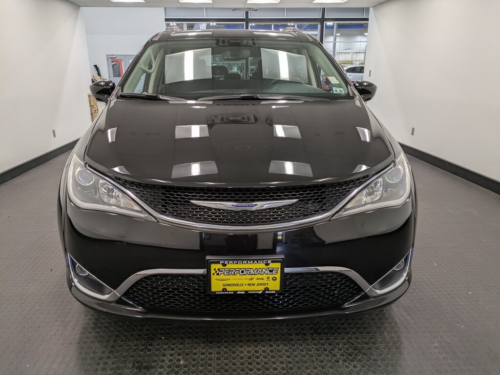 2020 Chrysler Pacifica Touring Plus photo 2