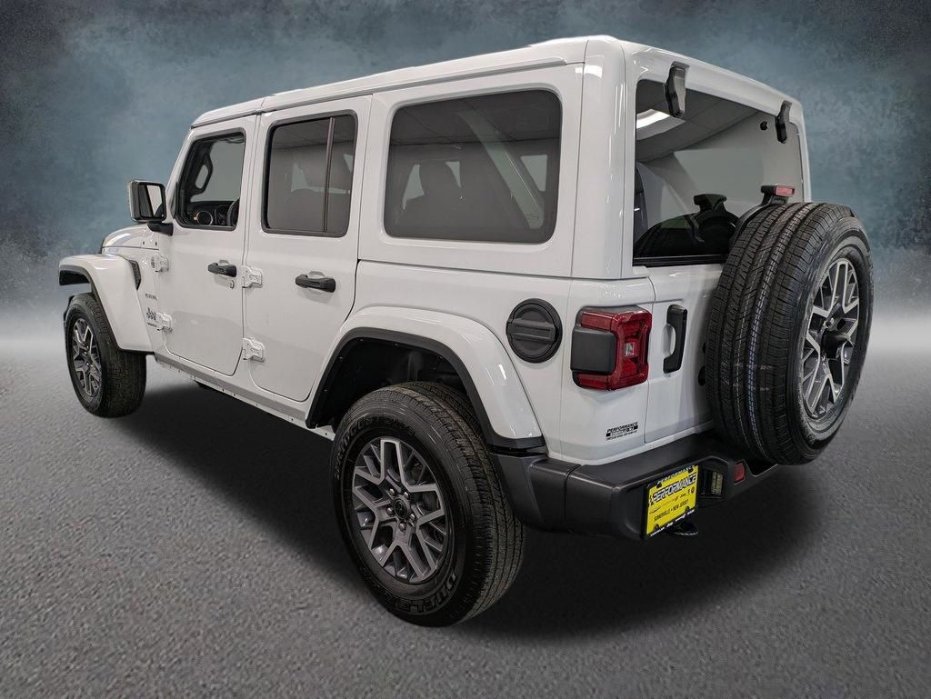 2024 Jeep Wrangler Sahara photo 5