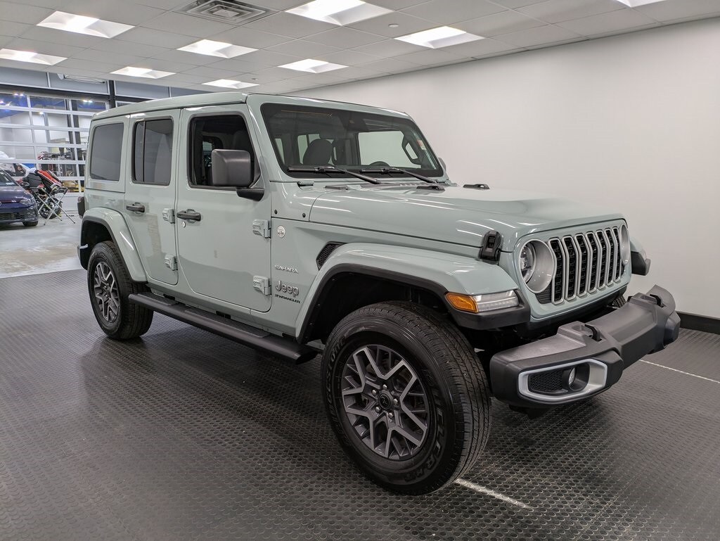 2024 Jeep Wrangler Sahara photo 3
