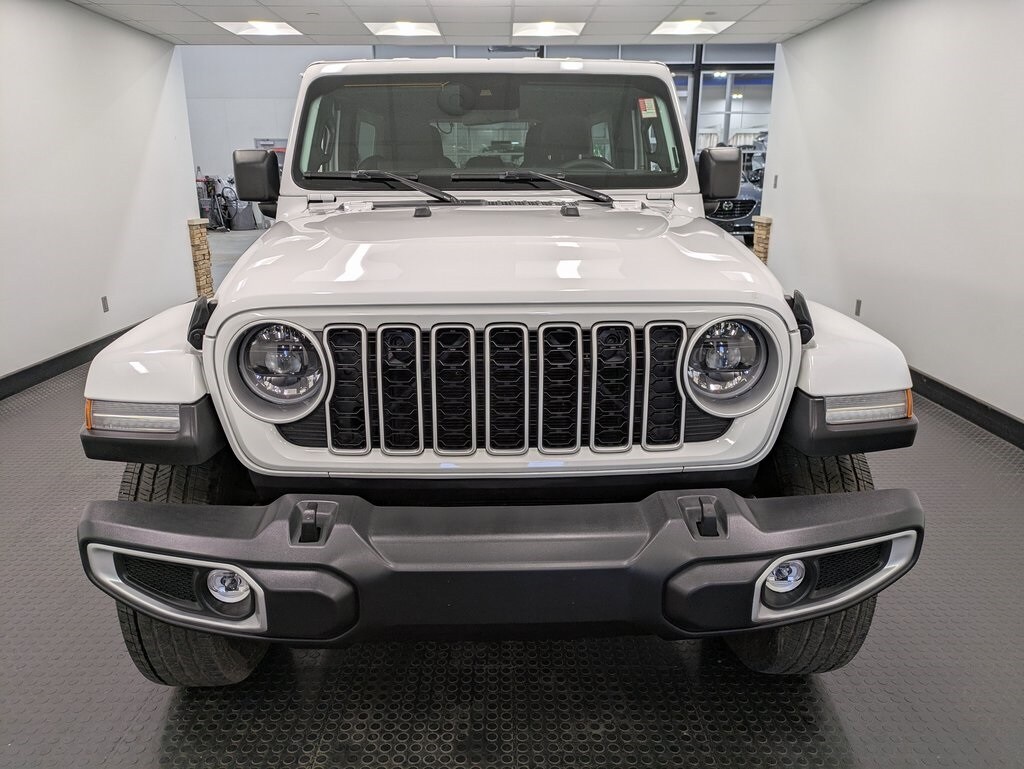 2024 Jeep Wrangler Sahara photo 2