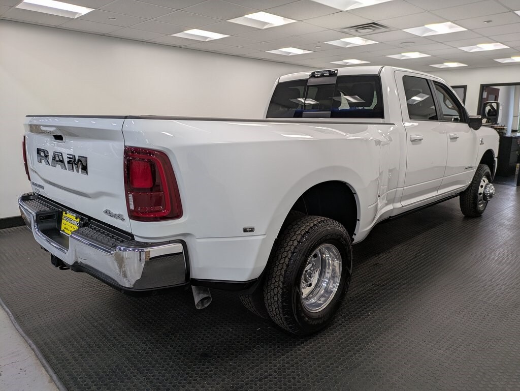 2025 Ram 3500 Laramie photo 4