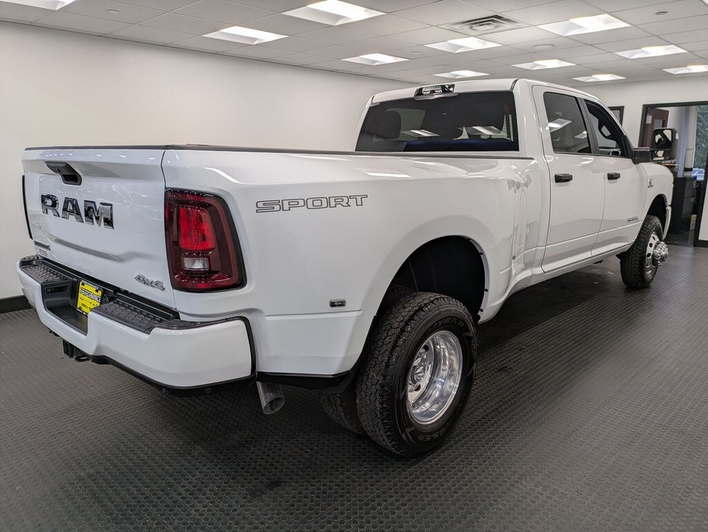 2025 Ram 3500 Big Horn photo 4