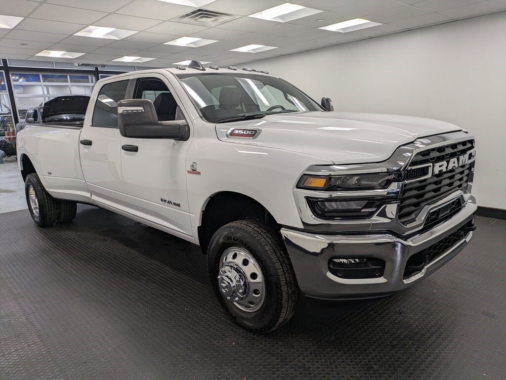 2025 Ram 3500 Big Horn photo 3