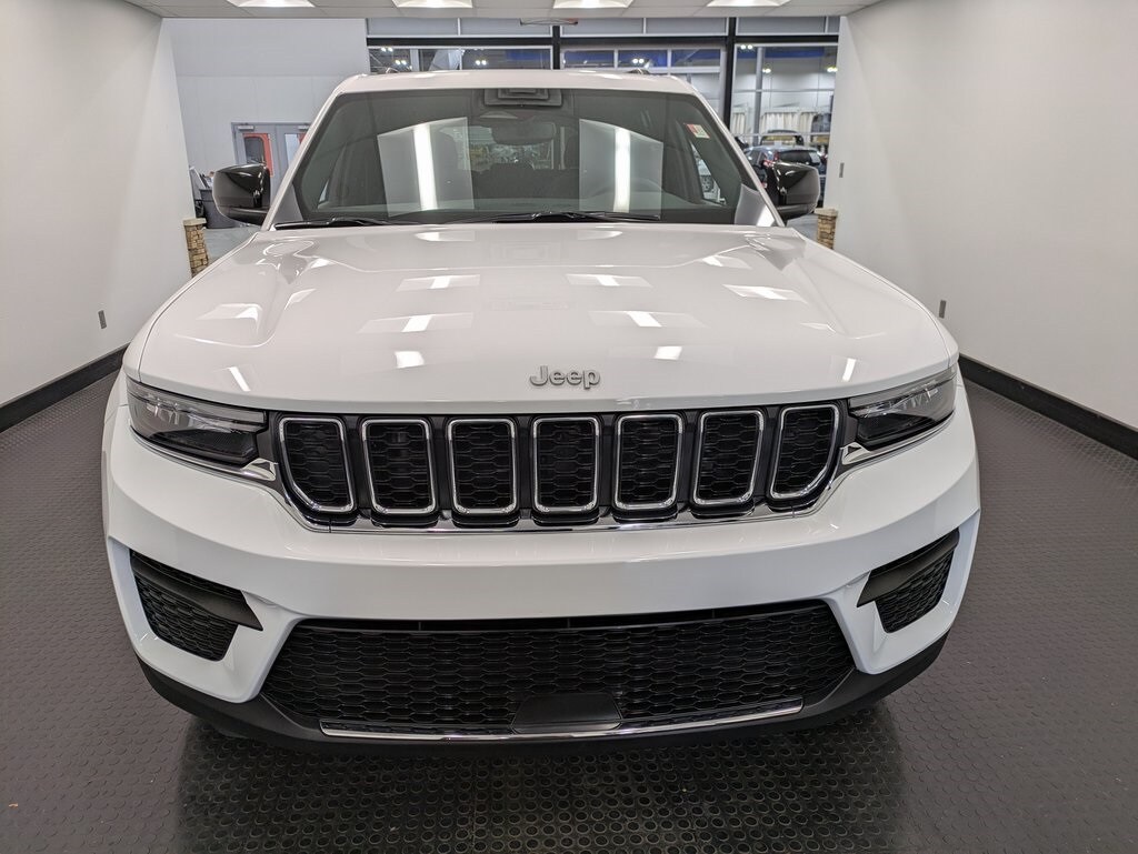 2024 Jeep Grand Cherokee Laredo X photo 2