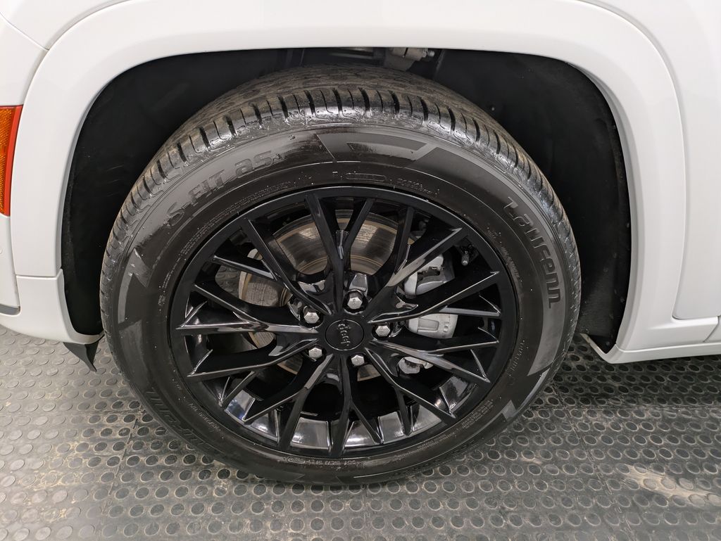 2022 Jeep Grand Cherokee L Summit photo 6