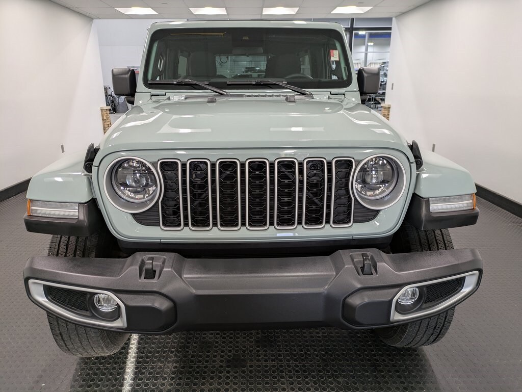 2024 Jeep Wrangler Sahara photo 2