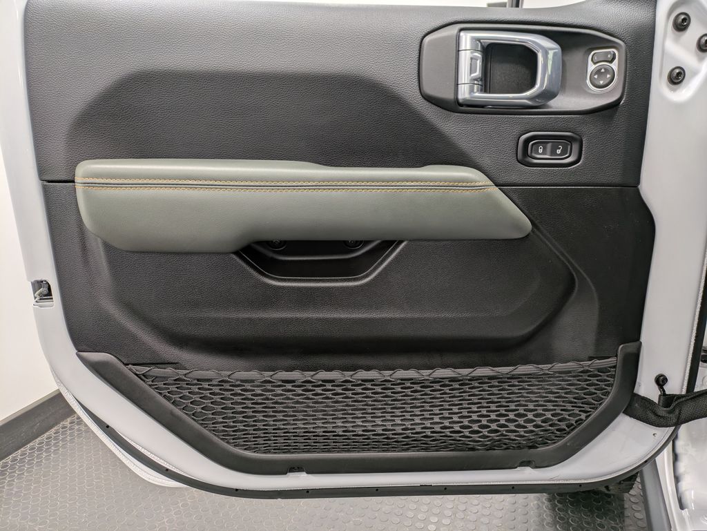 2025 Jeep Gladiator Mojave photo 3