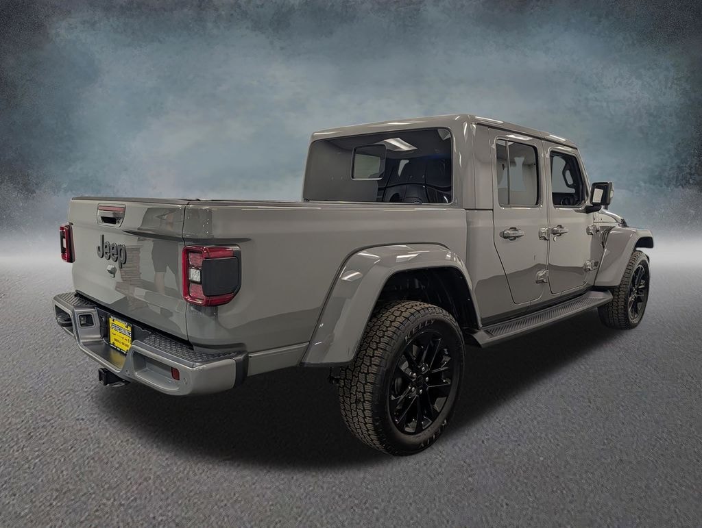 Used 2022 Jeep Gladiator Overland Truck