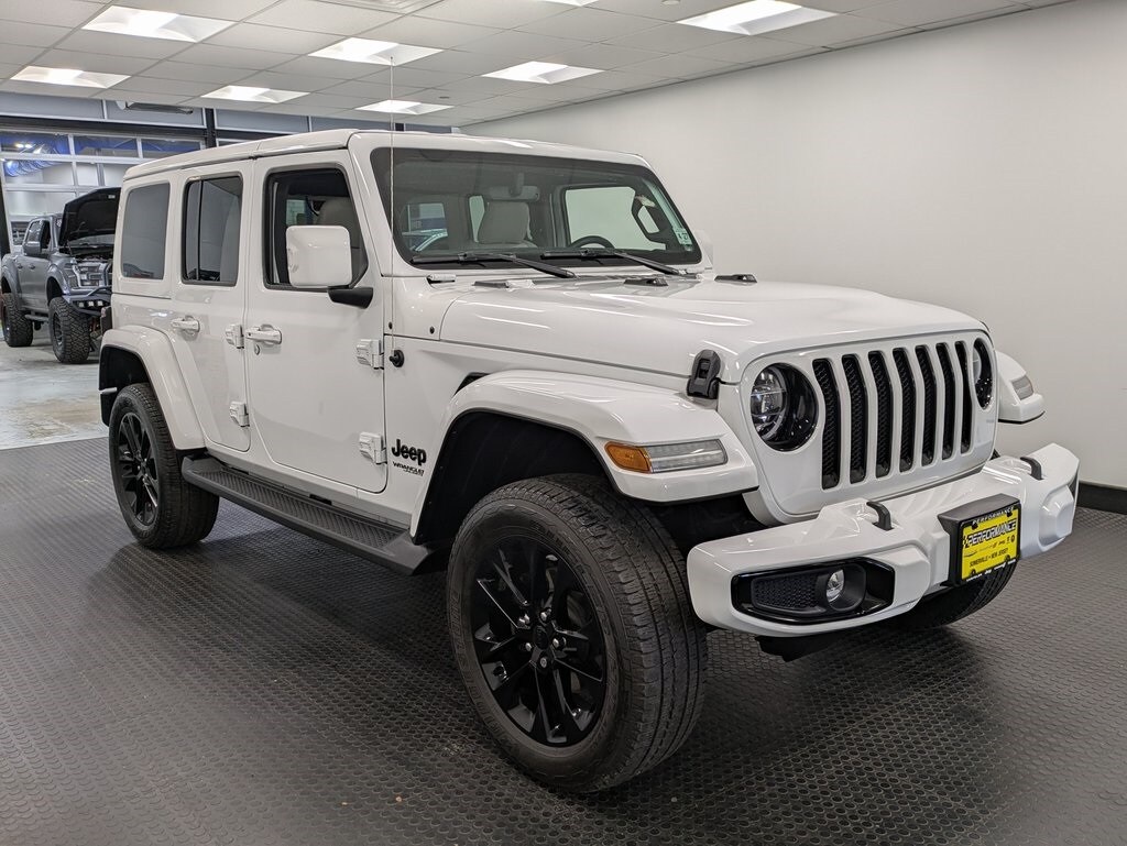 2022 Jeep Wrangler Unlimited Sahara High Altitude photo 3