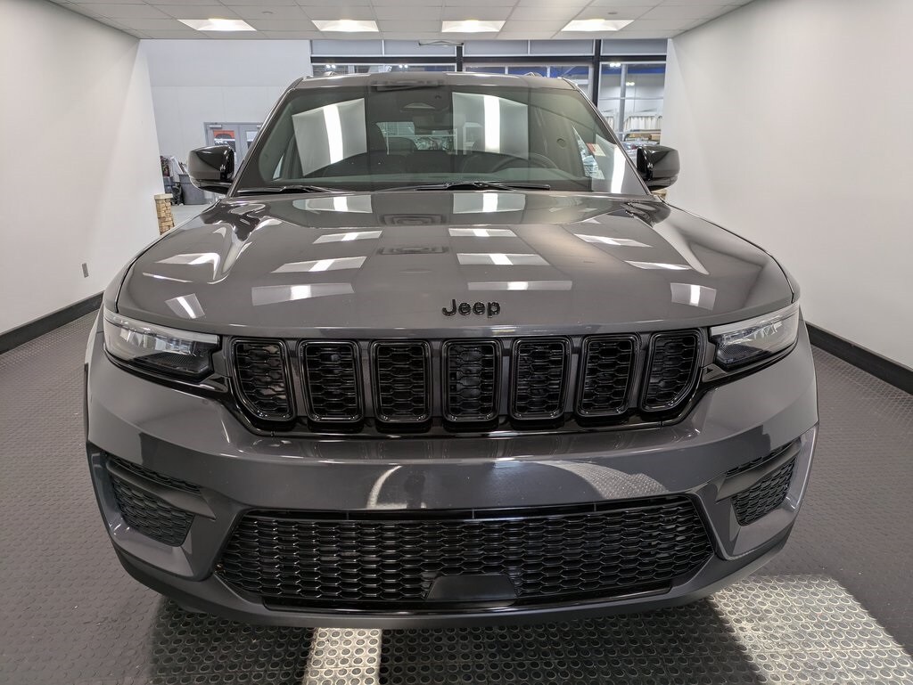 2024 Jeep Grand Cherokee Altitude X photo 2